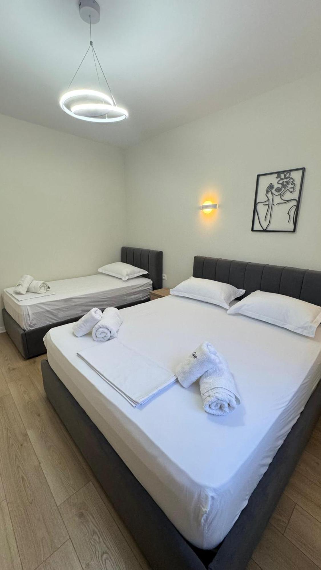 טיראנה Charming Comfort Apartment מראה חיצוני תמונה