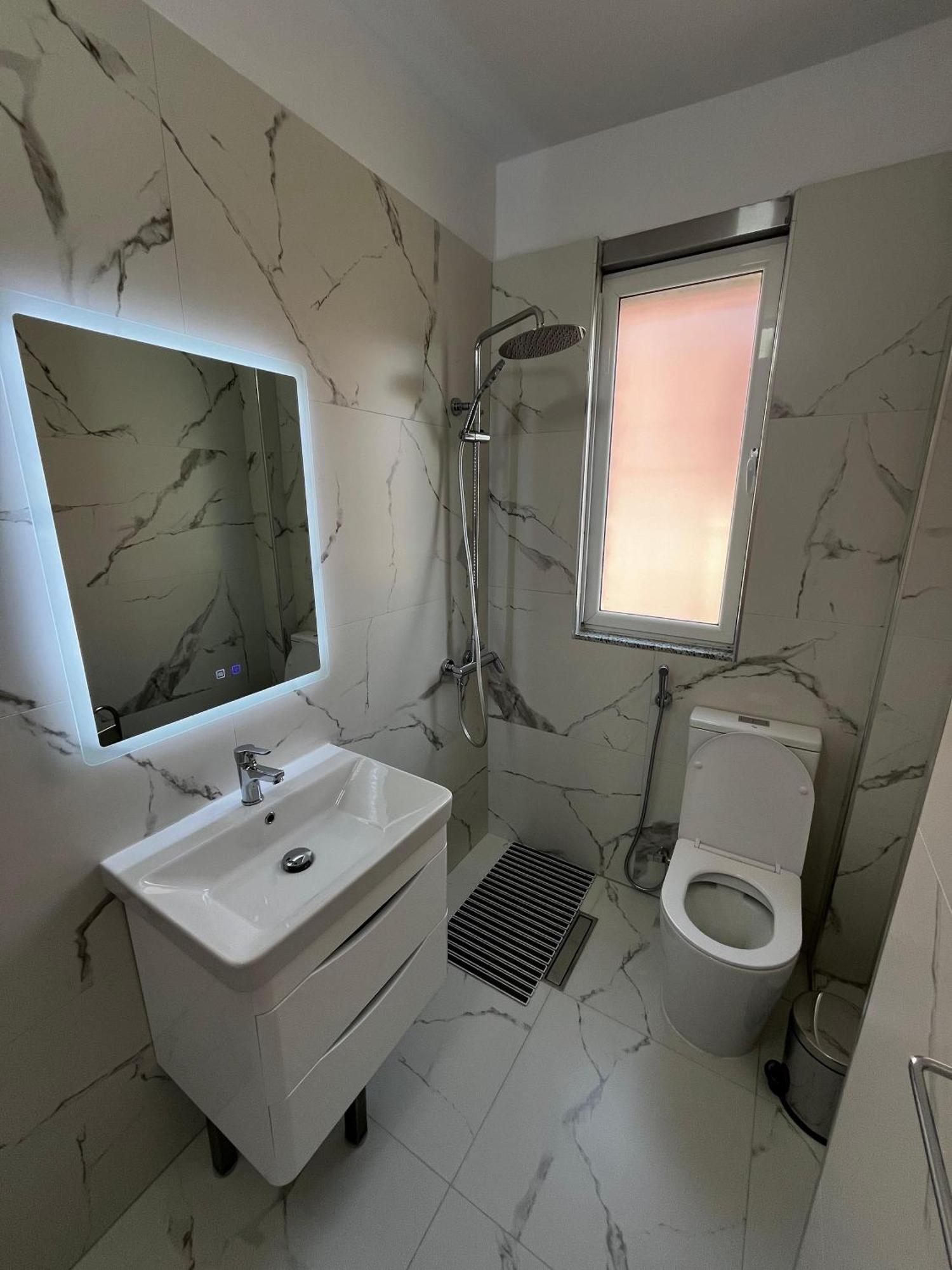 טיראנה Charming Comfort Apartment מראה חיצוני תמונה