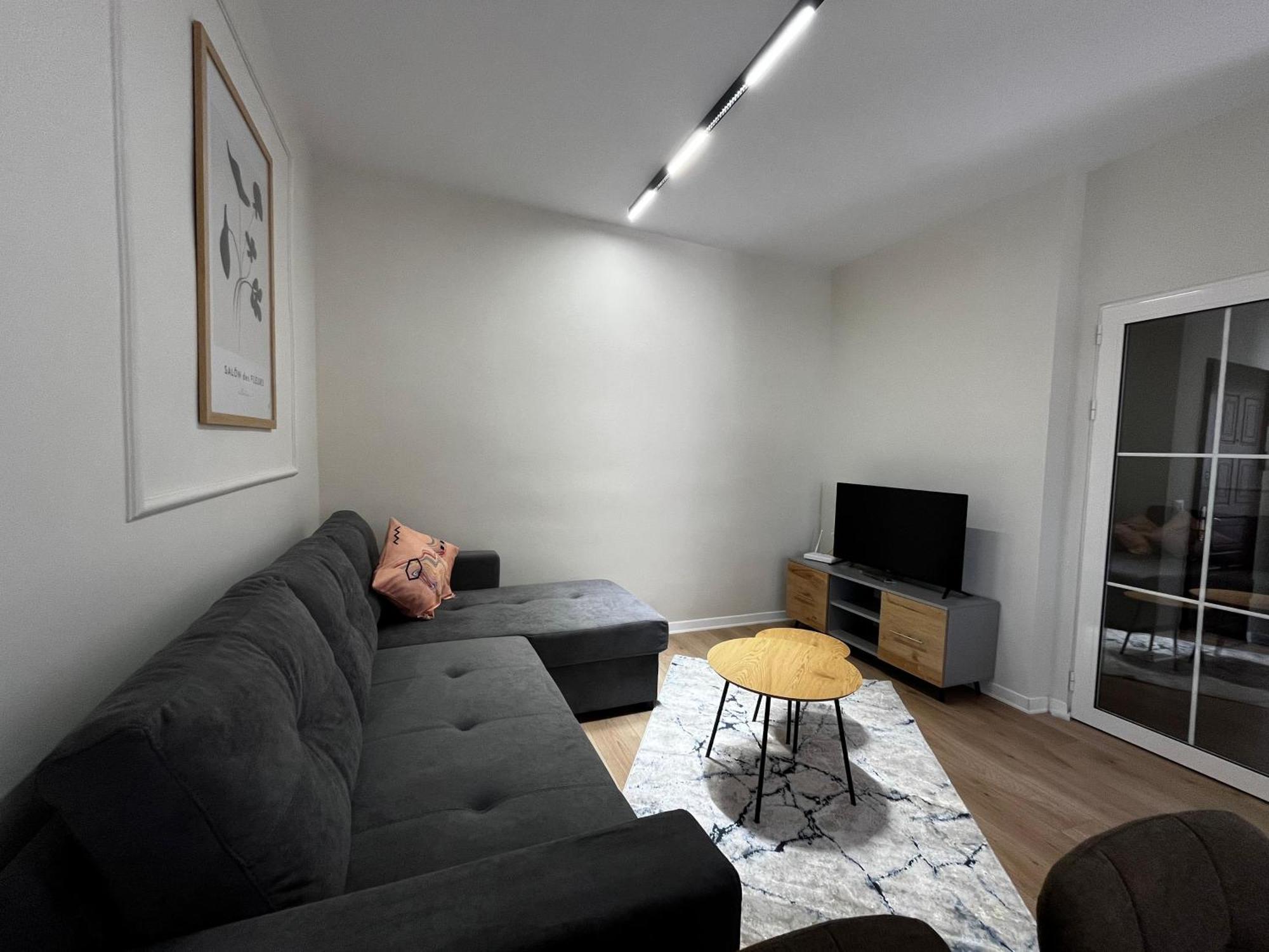 טיראנה Charming Comfort Apartment מראה חיצוני תמונה
