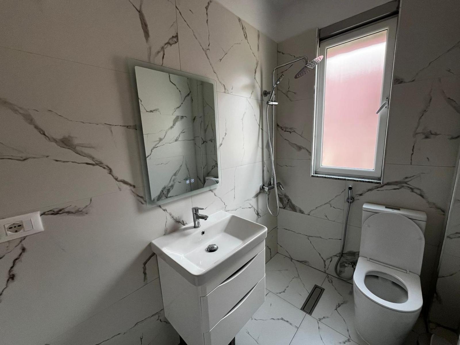טיראנה Charming Comfort Apartment מראה חיצוני תמונה